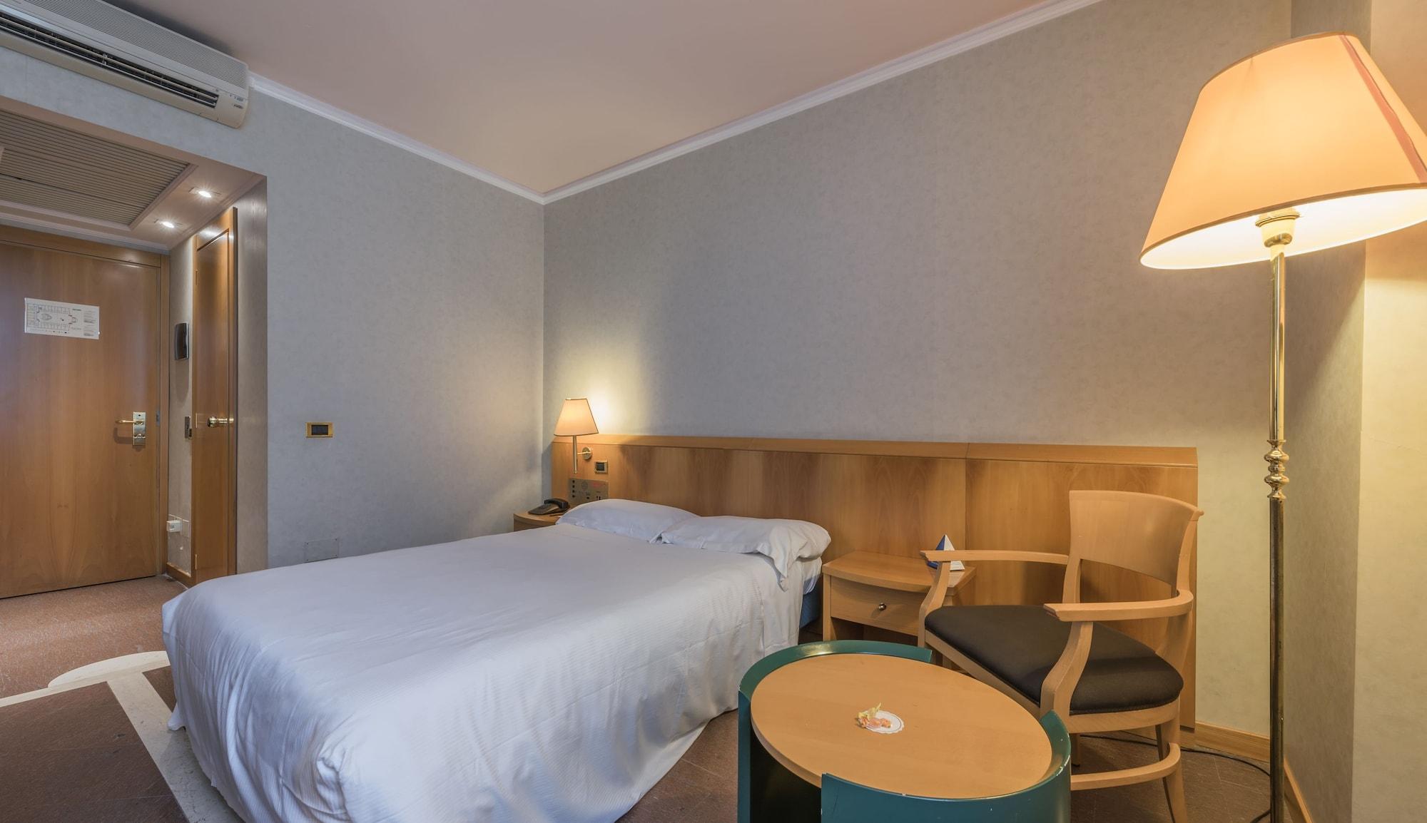Caesar'S Hotel Cagliari Esterno foto
